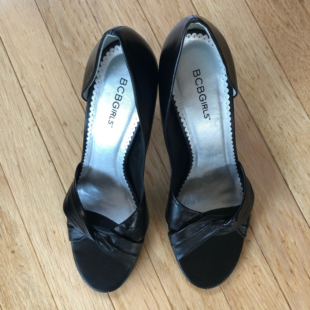 BCBG black heels.  EUC - Picture 3 of 6
